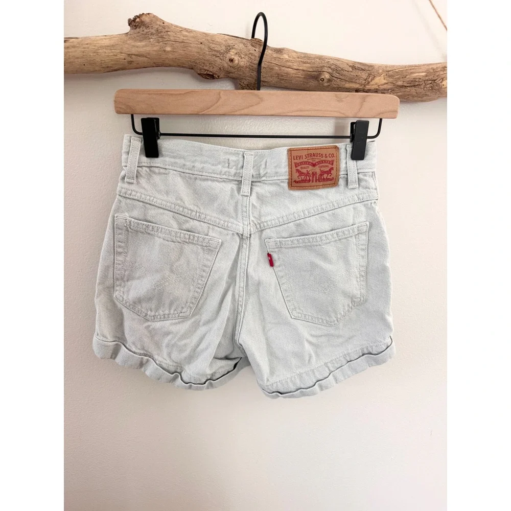 Levis A-Line Mom Shorts Womens 25 Light Wash Denim High Waisted Rolled Cuff